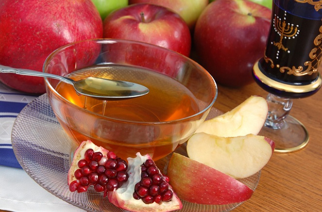 Pomegranates, honey and apples